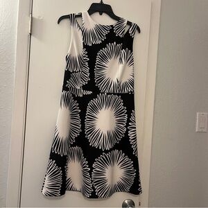 Kenzie black and white floral dress